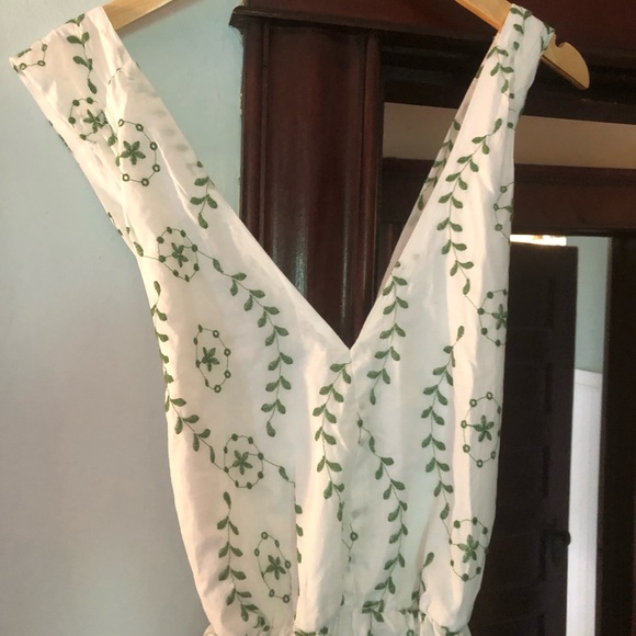 a new day Dresses & Skirts - New Day/target NWOT White V-Neck Dress with Green Vine Embroidery